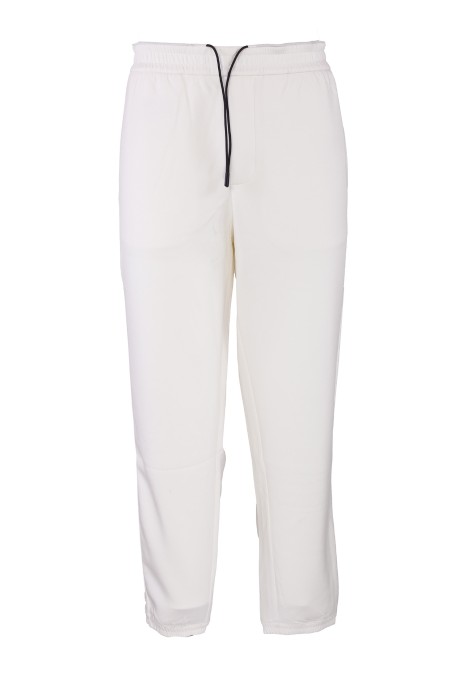 Shop EMPORIO ARMANI  Pantalone: Emporio Armani pantaloni jogger in double jersey Travel Essential.
Double jersey.
Vita elastica con coulisse.
Tasche laterali a filo.
Bande laterali sottili a tono.
Tasche posteriori a filetto.
Patch di collezione sul retro.
Composizione: 48% Poliestere, 46% Modal, 6% Elastan.
Made in Cambogia.. EM000084 AF10103-U1105